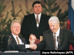 U.S. President Bill Clinton (left) shakes hands with Russian President Boris Yeltsin after a two-day summit in Helsinki in March 1997.