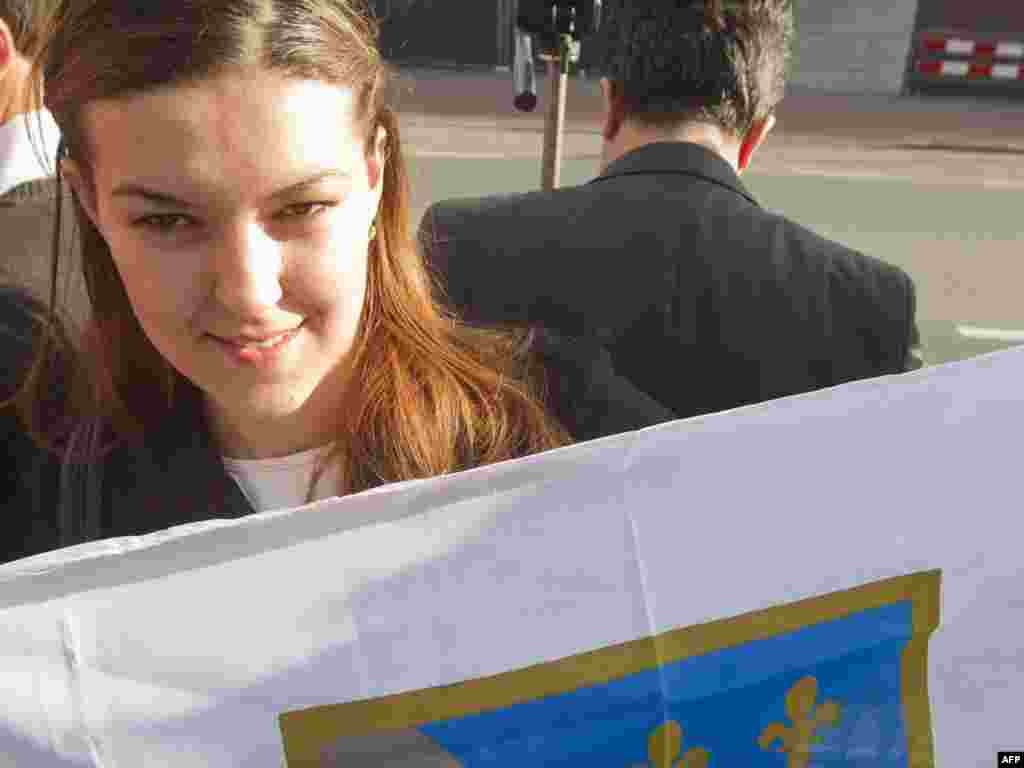 Građanka BiH na ulazu u Sheveningen sa zastavom BiH