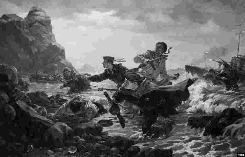 В решителните дни на Втората световна война САЩ и Великобритания обещават на Москва Курилските острови в замяна на участието й във войната срещу Япония. Тази картина изобразява слизането на съветските войници на един от островите. 