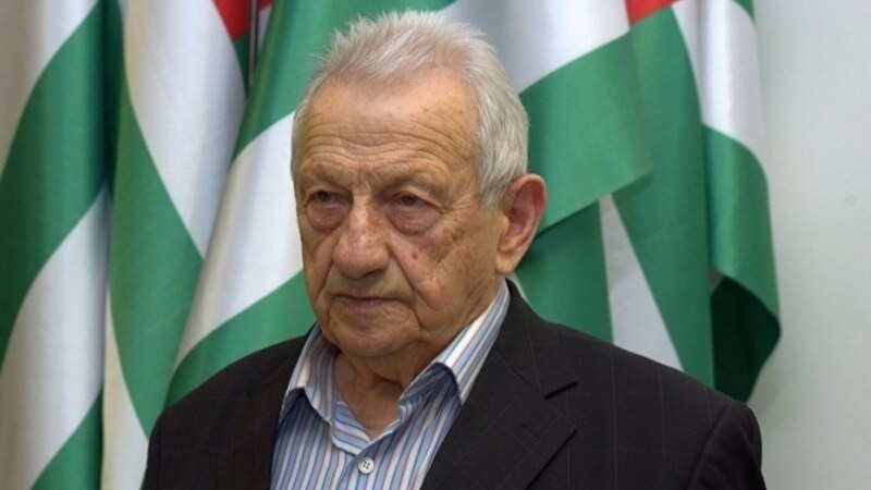 «Его роль огромна». Абхазскому прозаику Алексею Гогуа исполнилось 90 лет