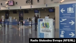 Imenovanje novog Odbora direktora pokazuje da niko od članova nema profesionalne reference iz vazdušnog saobraćaja, a da su svi članovi partijiski kadar nove parlamentarne većine, što je indirektno potvrđeno Radiju Slobodna Evropa u Ministarstvu kapitalnih investicija.