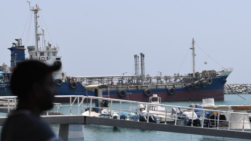 Нефтяной танкер из Арабских Эмиратов пропал в Ормузском проливе