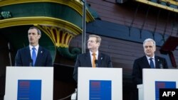 Rob Wainwright (i pari majtas) gjatë hapjes së Qendrës kundër Terrorit në Hagë 
