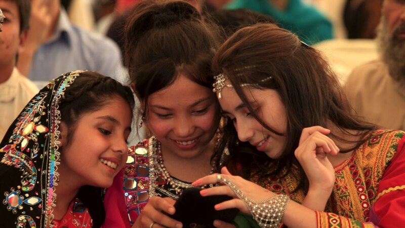 پاکستان کې نارجسټر موبایلونه بیا ازاد شوي