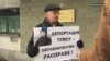 28 декабря члены Правозащитного центра «Мемориал» пикетировали посольство Польши в Москве, протестуя против этого, скажем так, нехристианского решения