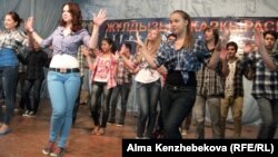 Танцевальный конкурс в лагере "Связист". Алматы, 25 июня 2013 года.
