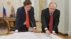 Глава Газпрома Алексей Миллер докладывает Владимиру Путину о планах концерна