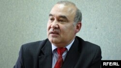 Victor Stepaniuc la o dezbatere din cadrul emisiunii Punct și de la Capăt