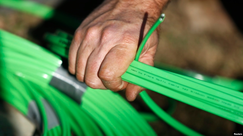 چین دست‌کم از سال ۲۰۱۰ به‌طور مادی و فنی به تقویت توان نظارتی و سانسور اینترنت در ایران کمک کرده است