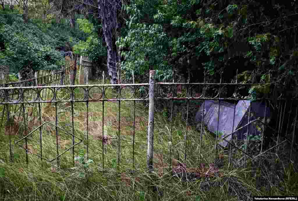 A toppled plinth in the cemetery designated for Grozny&rsquo;s ethnic Russian population