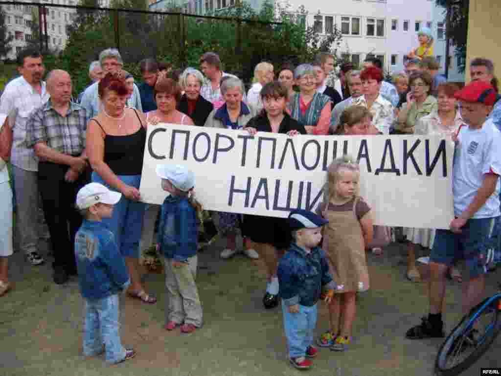 Cход жыхароў мікрараёну Ўручча супраць будаўніцтва новых дамоў, 3 верасьня