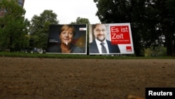 Angela Merkel i Martin Schulz na plakatima, Frankfurt