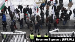 Vazrazhdane members protest outside a court. (file photo)