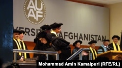 Ауғанстандағы Америка университетінің оқу бітірген студенттерге диплом тапсыру сәті. Кабул, 26 мамыр 2011 жыл. (Көрнекі сурет)