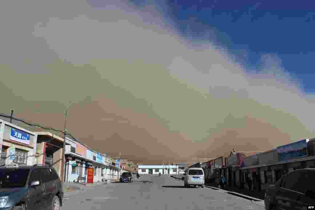 A sandstorm hits the town of Shandan Horse Ranch in Zhangye, northwest Gansu Province, China. (AFP)