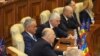 Constantin Botnari (al treilea din stânga) era mereu în preajma oligarhului Vladimir Plahotniuc. Ședința parlamentului din 21 martie 2019