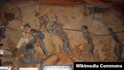 Pictură murală în muzeul„Casa sclavilor" de pe insula Goree din Senegal. Reprezintă sclavii luați în captivitate de europeni