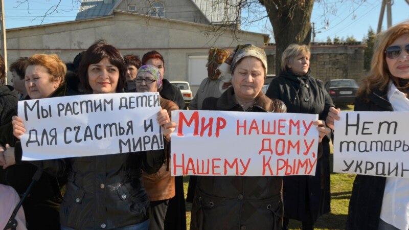 Желтые тюльпаны с синей лентой: женский протест против оккупации Крыма 