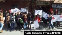Фотографија од протестите на кои се бараше одговорност од екс-министерот за здравство Никола Тодоров во чиј мандат почина Тамара