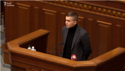 Журналіст програми розслідувань «Схеми» Михайло Ткач під час виступу в Раді