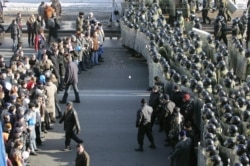 Сутыкненьне пратэстоўцаў з АМАПам, 25 сакавіка 2006