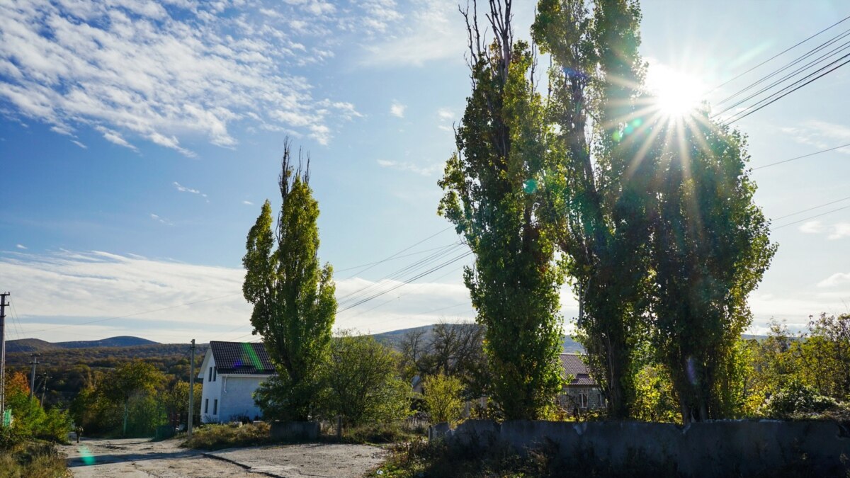 В долине реки Чурюк-Су: прогулка по осенним улицам Старого Крыма  (фотогалерея)