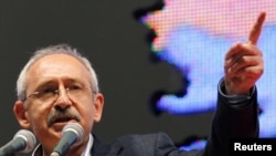 Թուրքիա - Ժողովրդա-հանրապետական կուսակցության ղեկավար Քեմալ Քըլըչդարօղլուն ելույթ է ունենում կուսակցության համագումարում, արխիվային լուսանկար