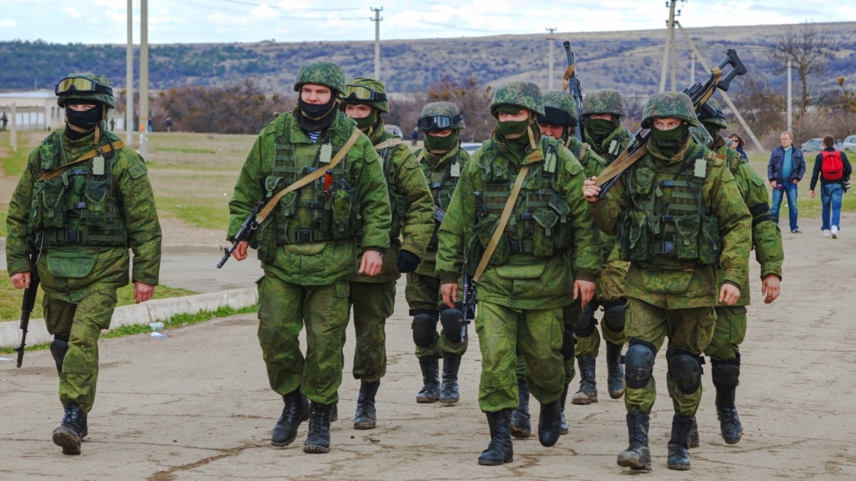 В Крыму российские военные учатся минировать местность
