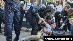 Moskovska policija privodi demonstrante