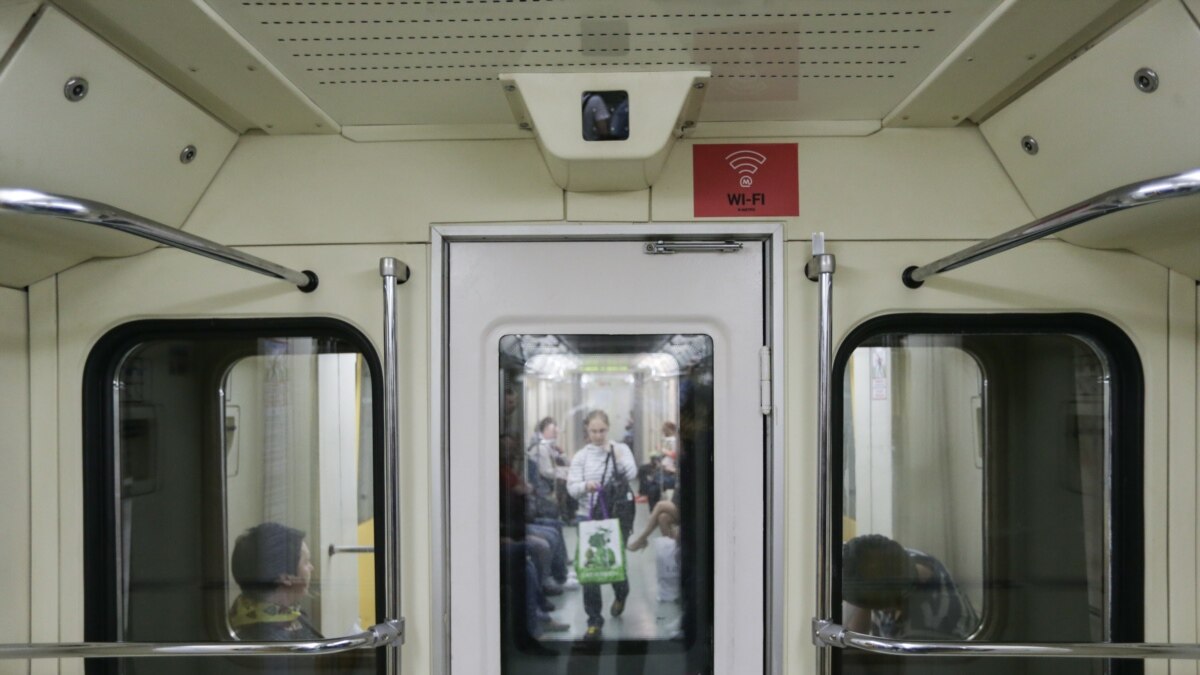 Московская четверть. Камеры в вагонах метро. Камеры в вагонах метро Москвы. Видеокамеры в метро. Камеры видеонаблюдения в вагонах метро.