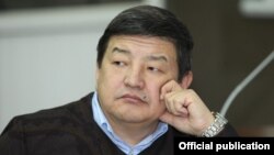 Депутат парламента Акылбек Жапаров.