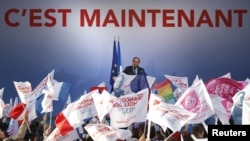 Од еден митинг на кандидатот на социјалистите Франсоа Оланд