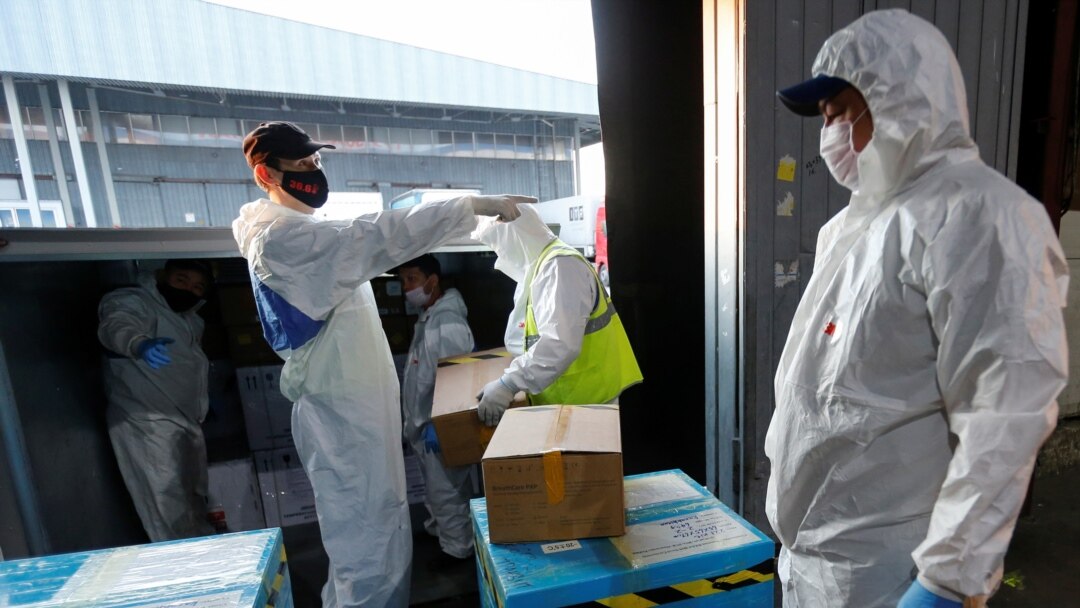 Кондукторлары бар пойыздардағы порно Никита фон Джеймстің жалаңаш суреттері