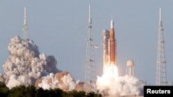 ماموریت آرتمیس ۲ ناسا برای گذر از پیرامون ماه، از مرکز فضایی کندی در کیپ کاناورال فلوریدا پرتاب شد
