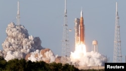 ماموریت آرتمیس ۲ ناسا برای گذر از پیرامون ماه، از مرکز فضایی کندی در کیپ کاناورال فلوریدا پرتاب شد