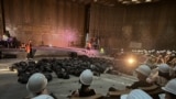 Sala Omnia în care Nicolae Ceaușescu a luat pe 4 iulie 1977 decizia de a sista lucrările de consolidare la clădirile afectate de cutremurul petrecut cu patru luni înainte, pe 4 martie 1977.