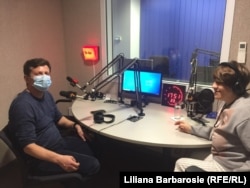 Jurnalistul Euronews Ernest Bunguri și Liliana Barbarosie de la Europa Liberă