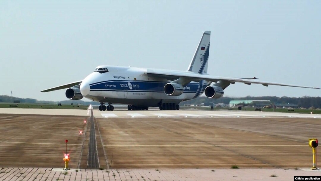 Според бившия служебен министър на отбраната Тодор Тагарев самолет АН-124 е прелетял с ракети С-400 