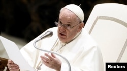 Papa Francisc participă la audiențele săptămânale de la Vatican