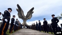 Obilježavanja godišnjica stradanja kod nas na žalost, umjesto tog iskrenog poklonjenja žrtvama, najčešće ostavljaju gorak okus produžetaka ranijih ratova (Jasenovac)