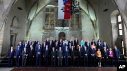 Leaders pose for a group photo during the first meeting of the European Political Community in Prague on October 6, 2022.