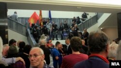 Архива: Демонстранти од иницијативата „За заедничка Македонија“, откако влегоа во Собранието и предизвикаа насилство.