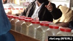 طبیبان یونانی مثل داکتران عصری معتادین مواد مخدر را تداوی می‌کنند.