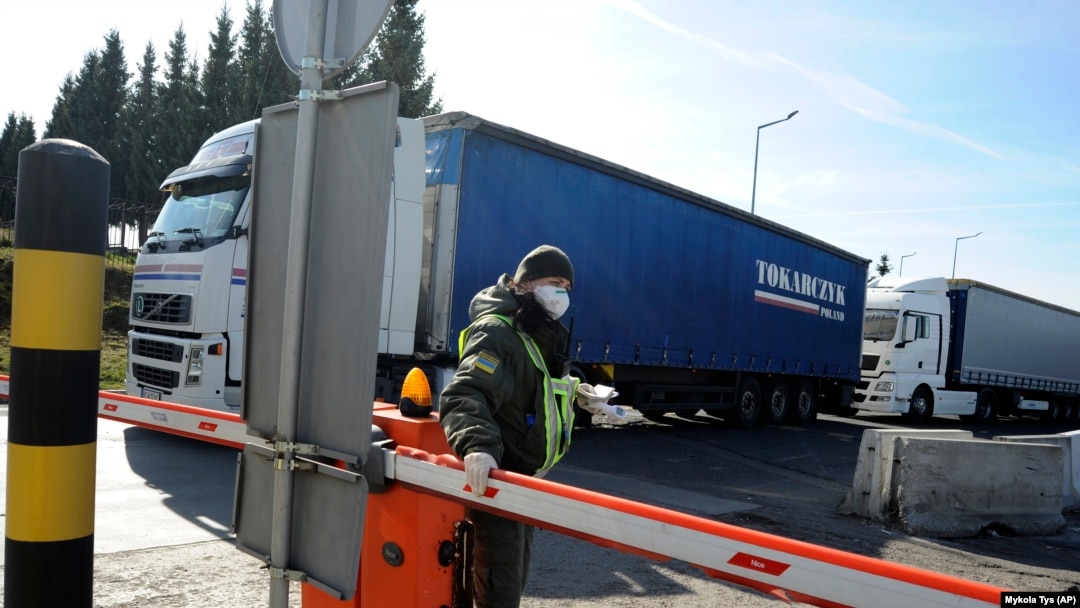 The contraband was found after customs officials stopped a truck with diplomatic license plates at the Ukrainian-Polish border. (file photo)