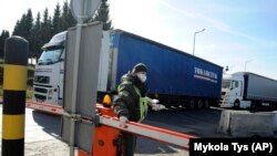 The contraband was found after customs officials stopped a truck with diplomatic license plates at the Ukrainian-Polish border. (file photo)