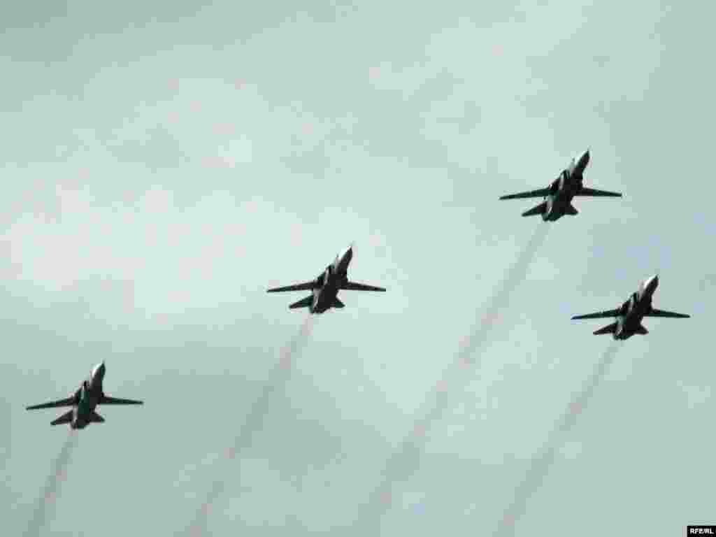 Парад в Києві. День Незалежності 24 серпня 2009 - Військова авіація над Хрещатиком