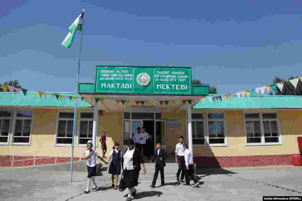 Школа № 28 Верхне-Чирчикского района. Ташкентская область, 9 сентября 2015 года.