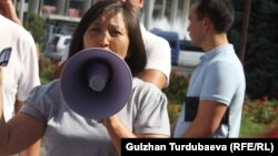 Канышай Мамыркулова мэр шайлоону токтотуу тууралуу акция учурунда. 8-август, 2018-жыл. Бишкек шаары. 