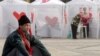 Сторонники претендентов на места в парламенте намерены стоять (сидеть) до конца