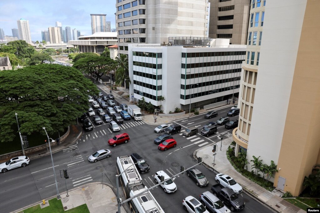 Trafiku është shtuar në Honolulu pasi autoritetet paralajmëruan banorët për një cunam të mundshëm, në Havai, SHBA, më 29 korrik 2025.